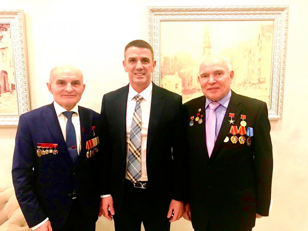 Этот день со слезами на глазах