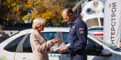 ГК «ИнтерСтрой» подарила учебный автомобиль на ручном управлении региональному отделению ДОСААФ России РК