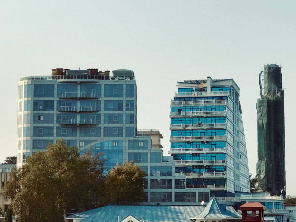 &laquo;Динамика стоимости лота дрогнула и ушла в минусовую зону&raquo;. В октябре 2024 года цены на квартиры в Севастополе гораздо выше, чем в Симферополе
