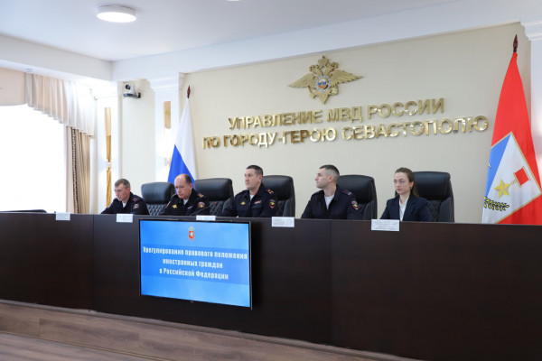 УМВД России по г. Севастополю Трудовые мигранты должны явиться в полицию Севастополя, чтобы не покинуть город и страну