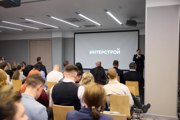 Презентация состоялась в отеле &laquo;Азимут Сити&raquo;