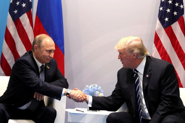 Телефонный разговор Дональда Трампа и Владимира Путина: что осталось за кадром