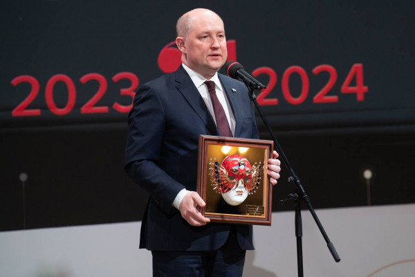 &laquo;Большая честь&raquo;. За что глава Севастополя получил &laquo;Золотую маску&raquo;?