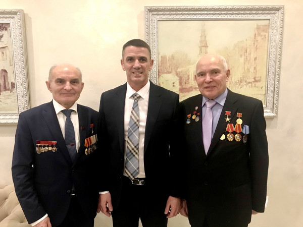 В этот день со слезами на глазах&hellip;
