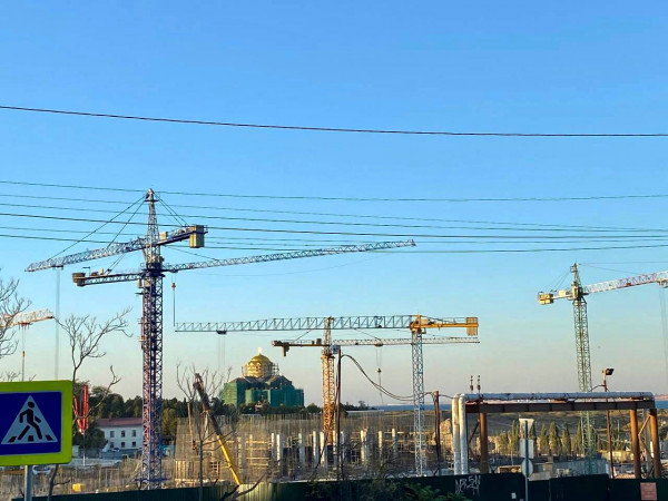 &laquo;Здесь нам постоянно мешают&raquo;. В Севастополе из семи объектов культурного кластера введены в эксплуатацию только два